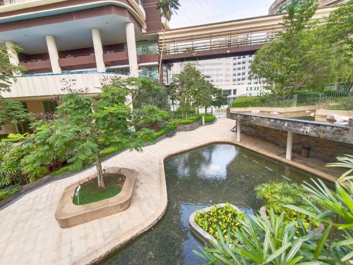 Apartment Afiniti, 2 Min Walk To Legoland And Gleneagles Hospital By Hint